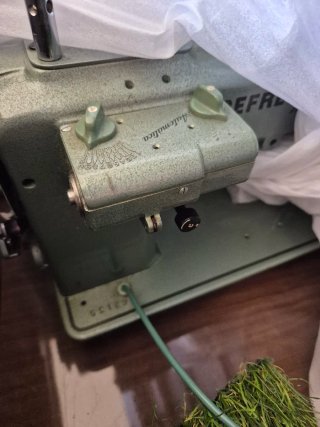 Máquina de coser Refrey Transforma