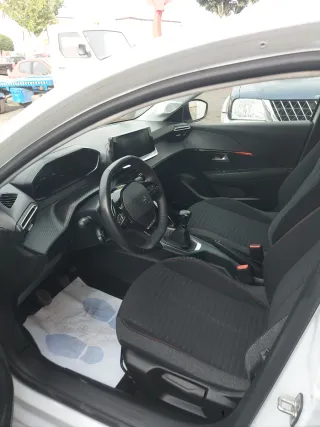 Peugeot 208 2021