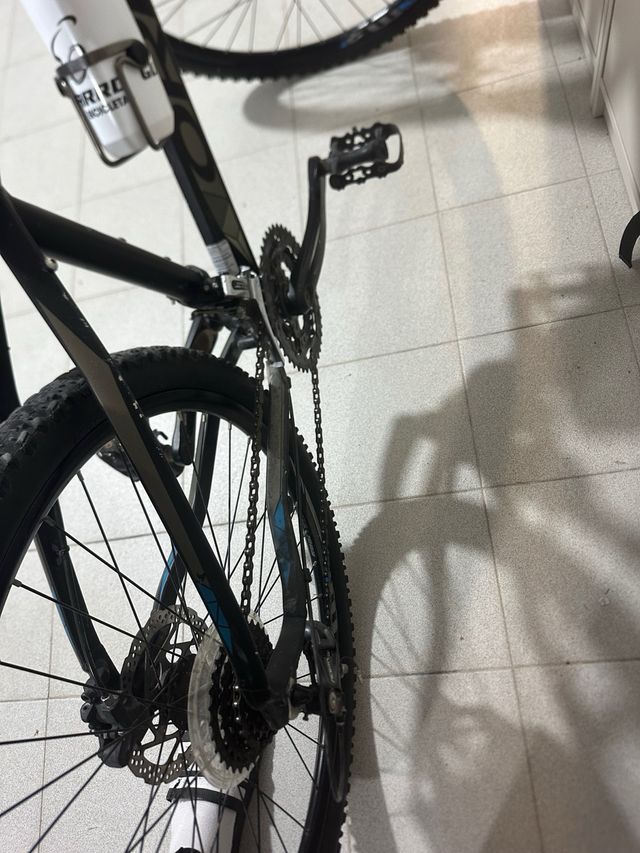 Bicicleta Orbea XCM Negra y Azul