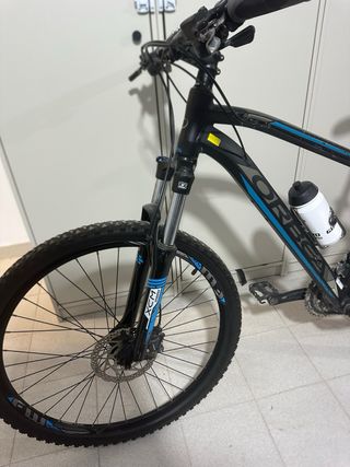 Bicicleta Orbea XCM Negra y Azul