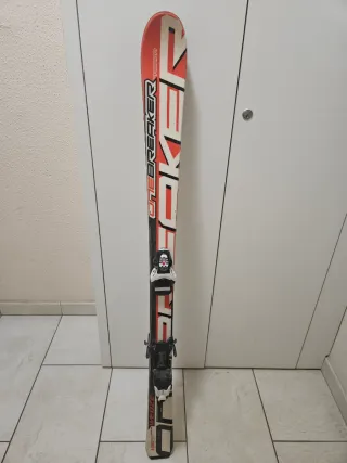 Esquíes junior con fijaciones