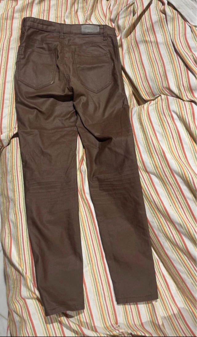 Pantalones Stradivarius marrones mujer