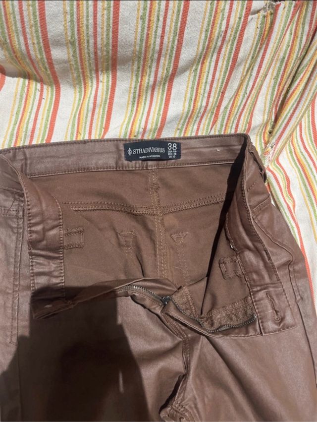 Pantalones Stradivarius marrones mujer