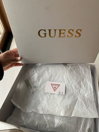 Botín Guess Halisa Piel Negra