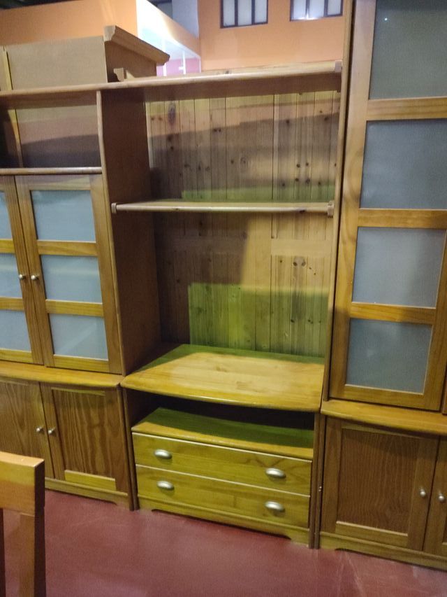 Mueble de salón de pino