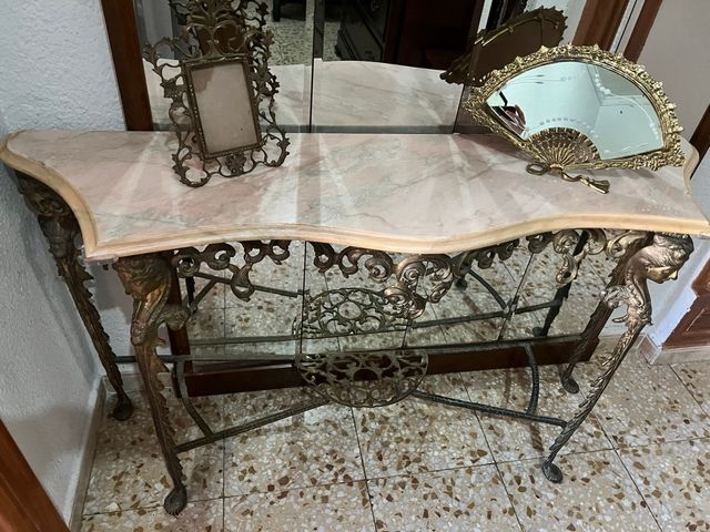 Mesa consola de mármol y bronce