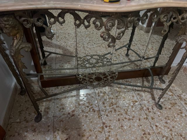 Mesa consola de mármol y bronce