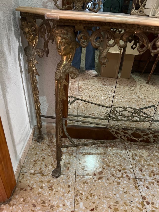Mesa consola de mármol y bronce