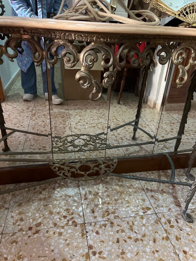 Mesa consola de mármol y bronce