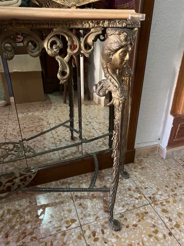Mesa consola de mármol y bronce