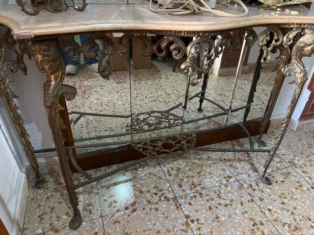 Mesa consola de mármol y bronce