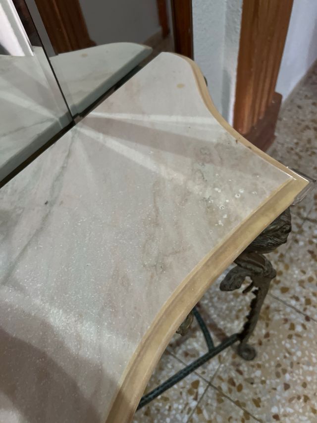 Mesa consola de mármol y bronce