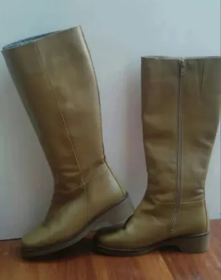 Botas altas de cuero beige- camel