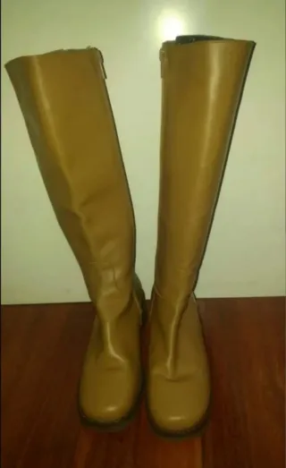 Botas altas de cuero beige- camel