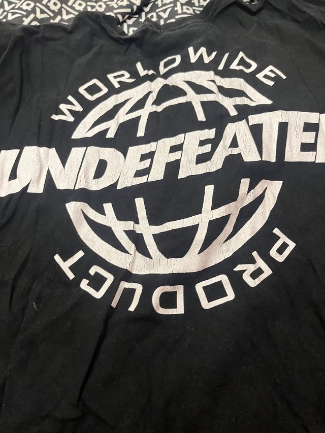 Camiseta UNDEFEATED Worldwide Product Negra