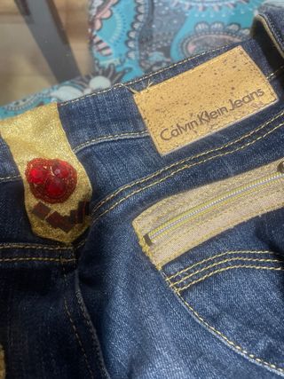 Pantalón vaquero Calvin Klein bordado