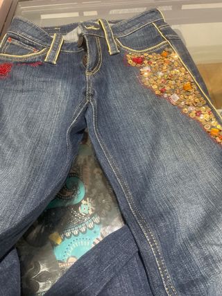 Pantalón vaquero Calvin Klein bordado