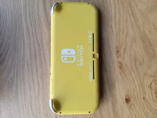 Nintendo Switch Lite Gialla - 115€