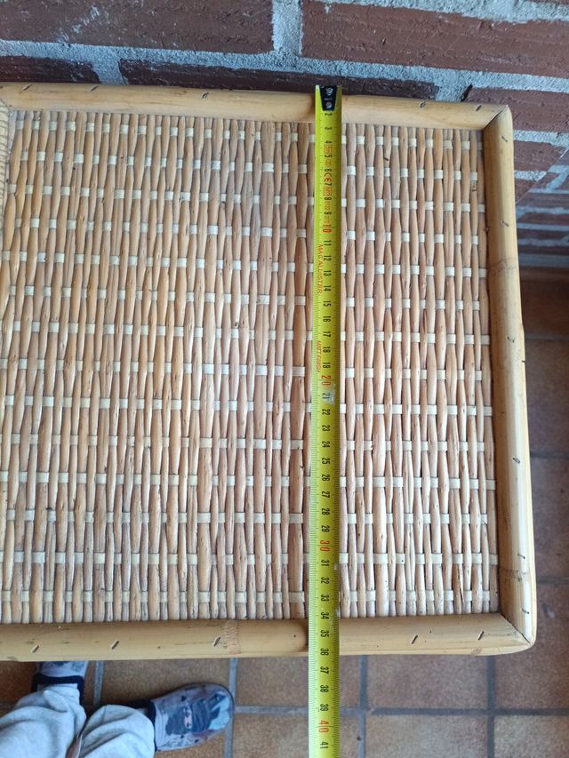 Mesa auxiliar de ratán