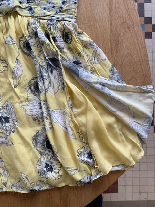 Vestido Zara floral amarillo Talla S