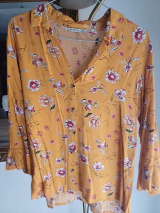 Camisa Stradivarius floral mujer