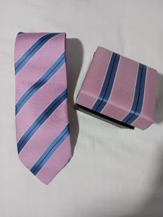 Corbata a estrenar con rayas