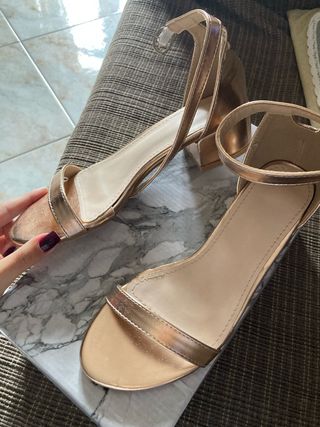 Sandali oro donna tacco basso