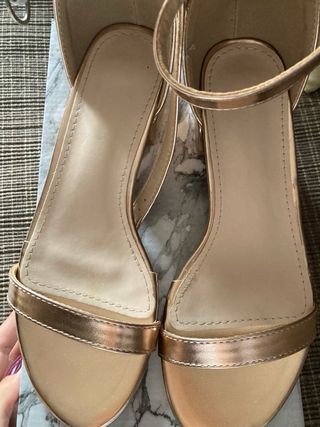 Sandali oro donna tacco basso