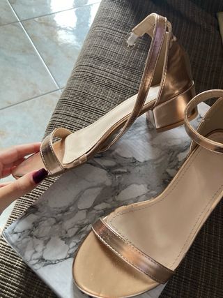 Sandali oro donna tacco basso