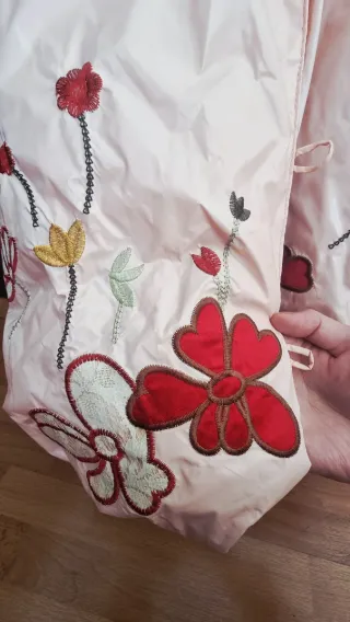 Plumas rosa kawaii con flores