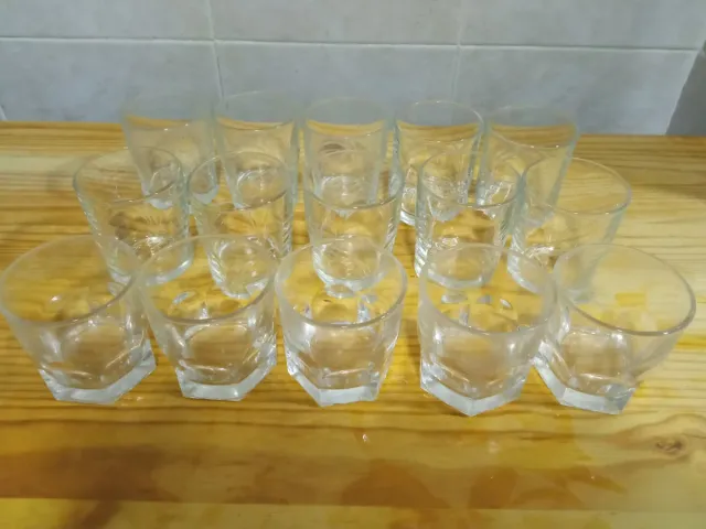 15 vasos pequeños de cristal para cortado