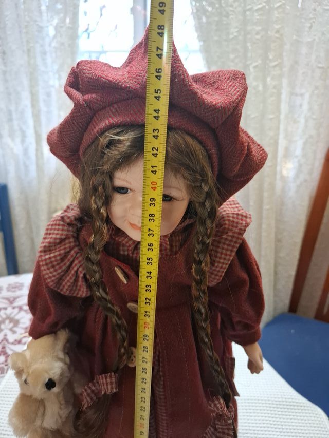 Bambola da collezione con orsetto