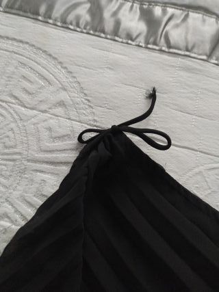 Blusa Mango asimétrica hombro descubierto talla L