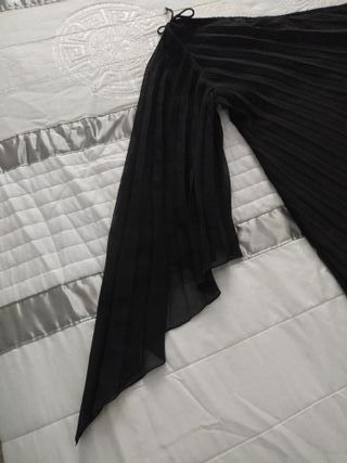 Blusa Mango asimétrica hombro descubierto talla L