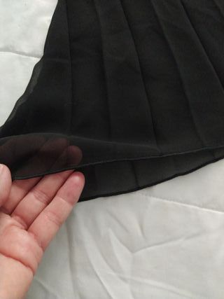 Blusa Mango asimétrica hombro descubierto talla L