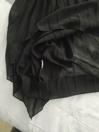 Blusa Mango asimétrica hombro descubierto talla L