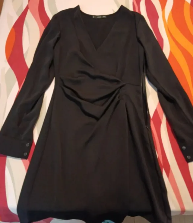 Vestido negro Mango
