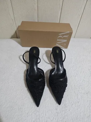 Tacones Zara negros con perlas