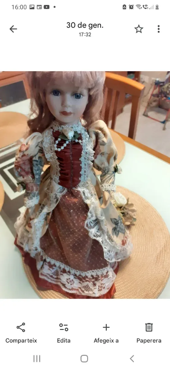 Vecchie bambole di porcellana