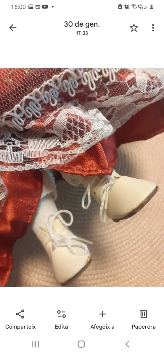 Vecchie bambole di porcellana