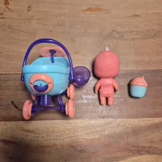 Bebe Llorón Flamingo con Mascota y Accesorios