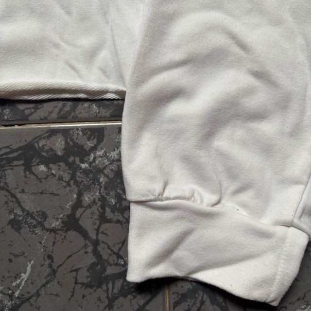 Sudadera blanca crop top mariposa