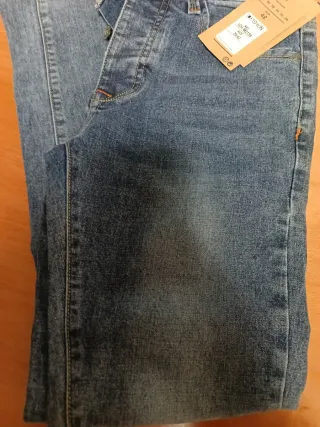 Pantalón pitillo chico talla 42