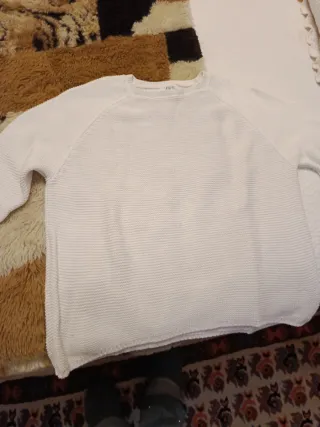 Jersey Zara Blanco. Es talla 13,14, equivale a S