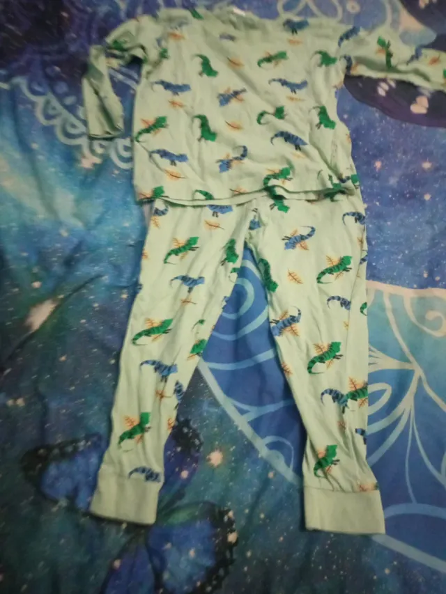 Pijama niño dinosaurios verde