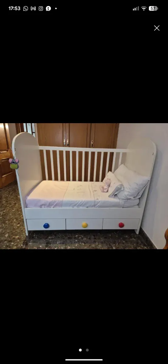 Cama infantil + cuna con cajones + colchones