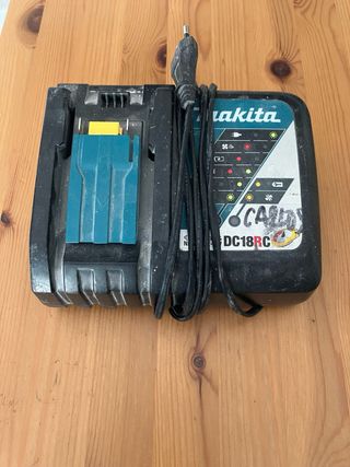 Taladro percutor atornillador baterias y cargador.
