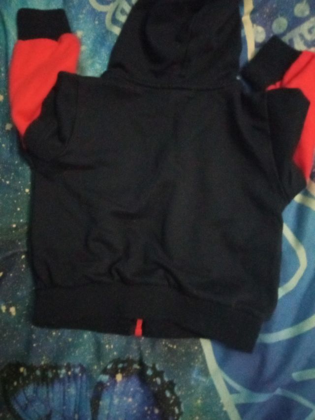 Chaqueta bebé negra y roja