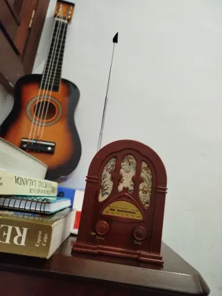 Radio Vintage Madera Diseño Elegante