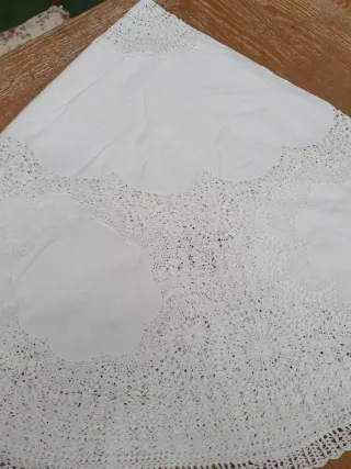 Tovaglia rotonda bianca con pizzo